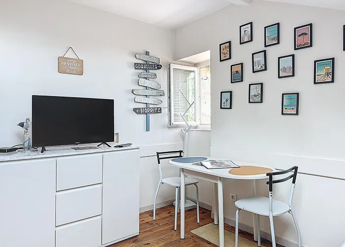 Avenue De La Republique - A Apartment *